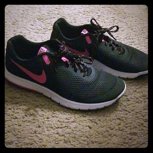 Nike tennis shoes